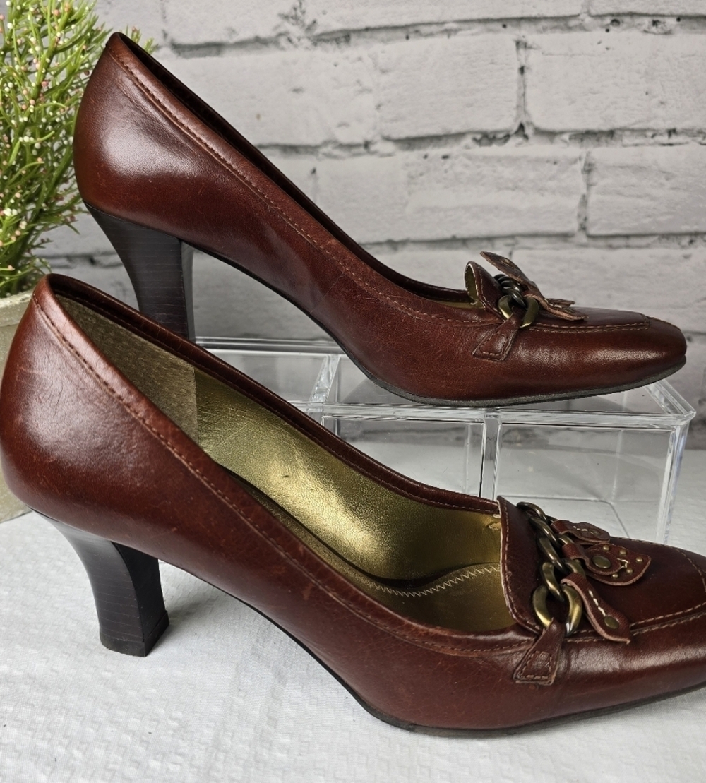 ANTONIO MELANI Brown Leather Heels with Gold Chain Detail On Toe Size 8.5 Euc
